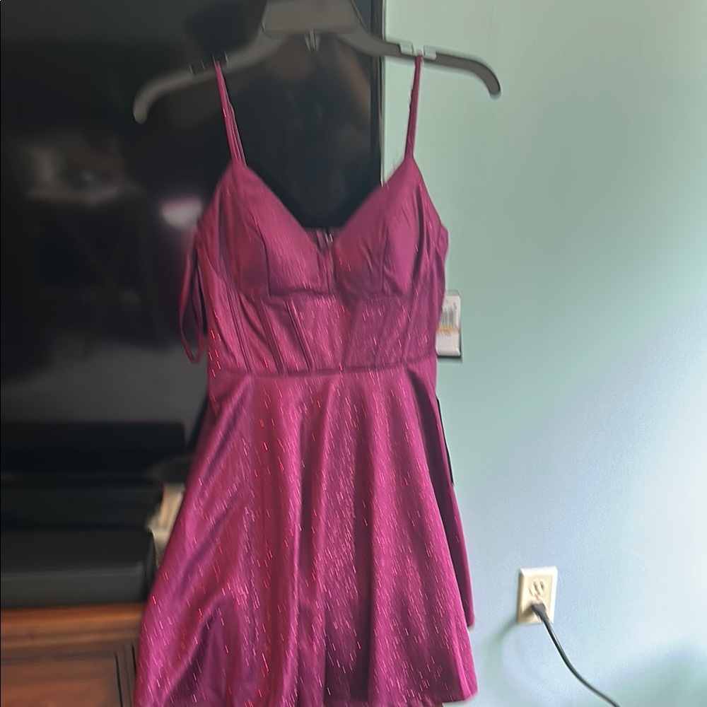 NWT- SPARKLES ✨ Elegant & Sexy Purple & BEAUTIFUL 🤩 Women's Dress Size 7-8